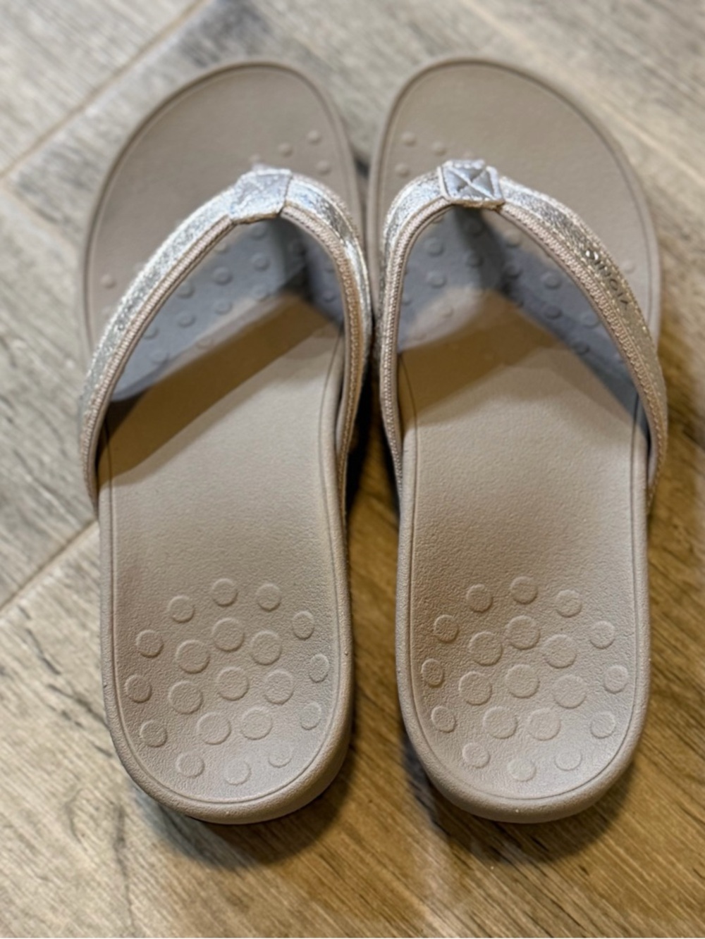 Vionic with Orthaheel Tide Flip Flop Sandal Cream 9 Beach Summer Cruise Like New - Picture 3 of 6